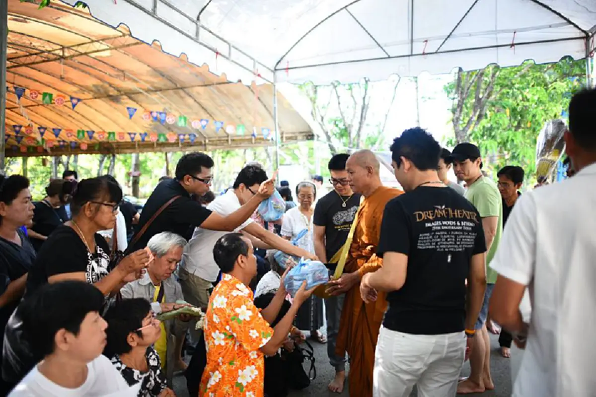 น้ำตาไหล!!! "หลวงปู่พุทธะอิสระ"โพสต์ ๖ เดือนแล้วที่พระองค์จากพวกเราไป... ขอสัญญาว่าจะมอบกายน้อมถวายชีวิตเพื่อ ชาติ ศาสน์ กษัตริย์