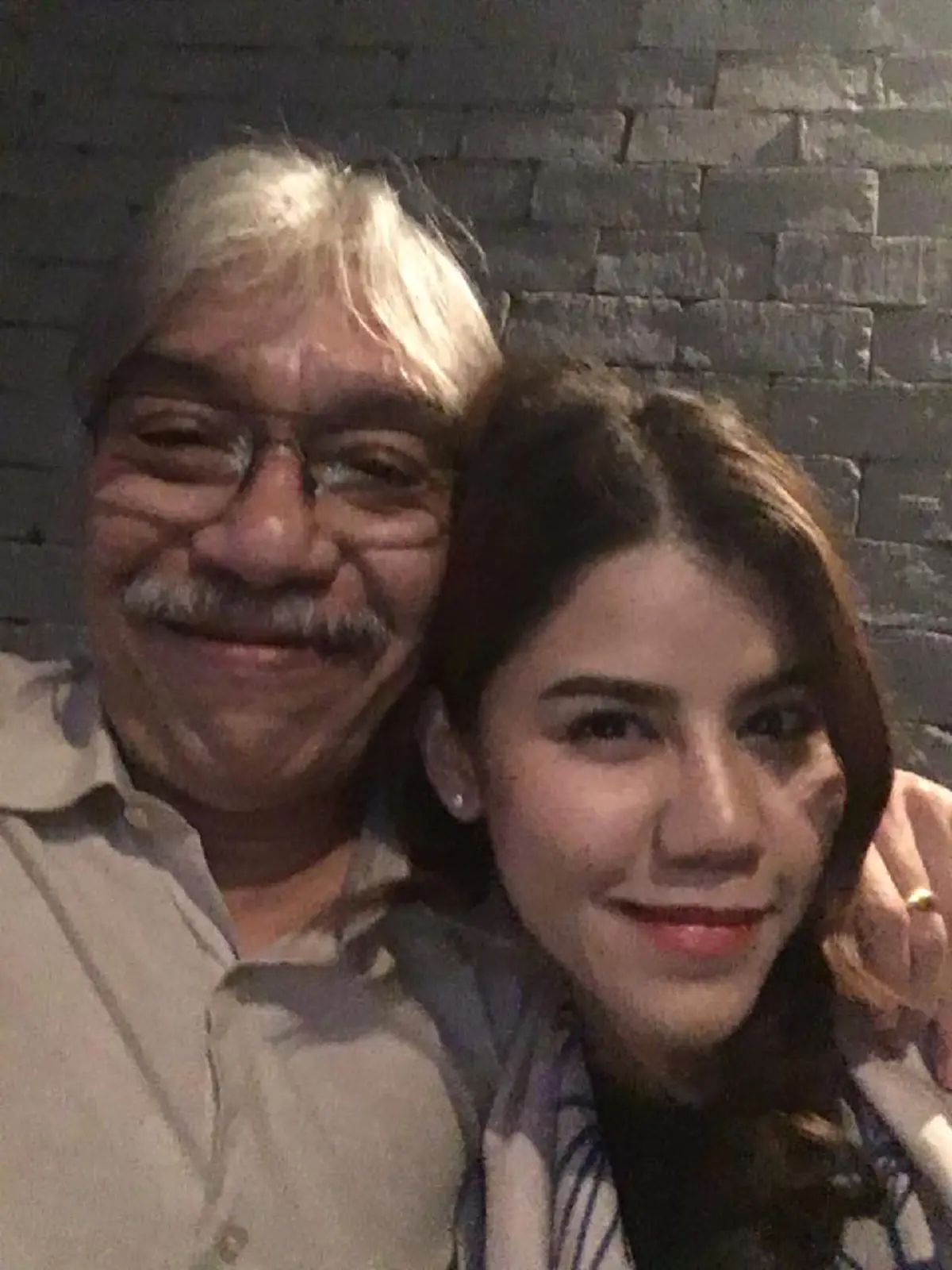 **วิวาห์หวานอีกคู่ !!! "กริช ทอมมัส" ควงแขนแฟนสาวรุ่นลูก "น้องอาลิส" จัดพิธีมงคลสมรสแบบหวานชื่น ! งานนี้ทำเอาชาวเน็ตอิจฉากันถ้วนหน้า