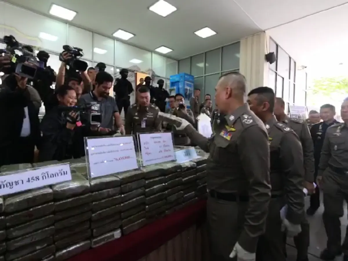 กวาดล้างให้สิ้นซาก! ทลายแก๊งซุปเปอร์คาร์ ขับรถหรูส่งยาเสพติดค่าหลายร้อยล้าน