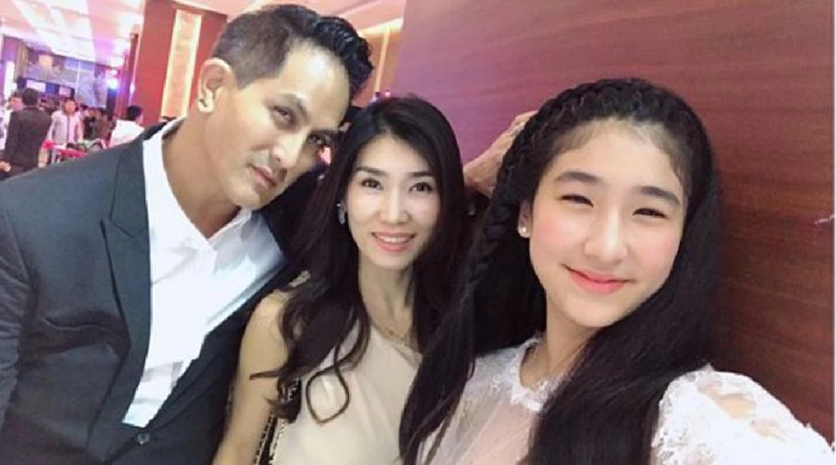 หลายคนอาจไม่เคยเห็น!!! เปิดภาพ "น้องเซย่า" ลูกสาว "พีท ทองเจือ" ล่าสุดโตเป็นสาวแล้วสวย บอกเลยว่านางเอกแถวหน้ายังต้องชิดซ้าย !?!