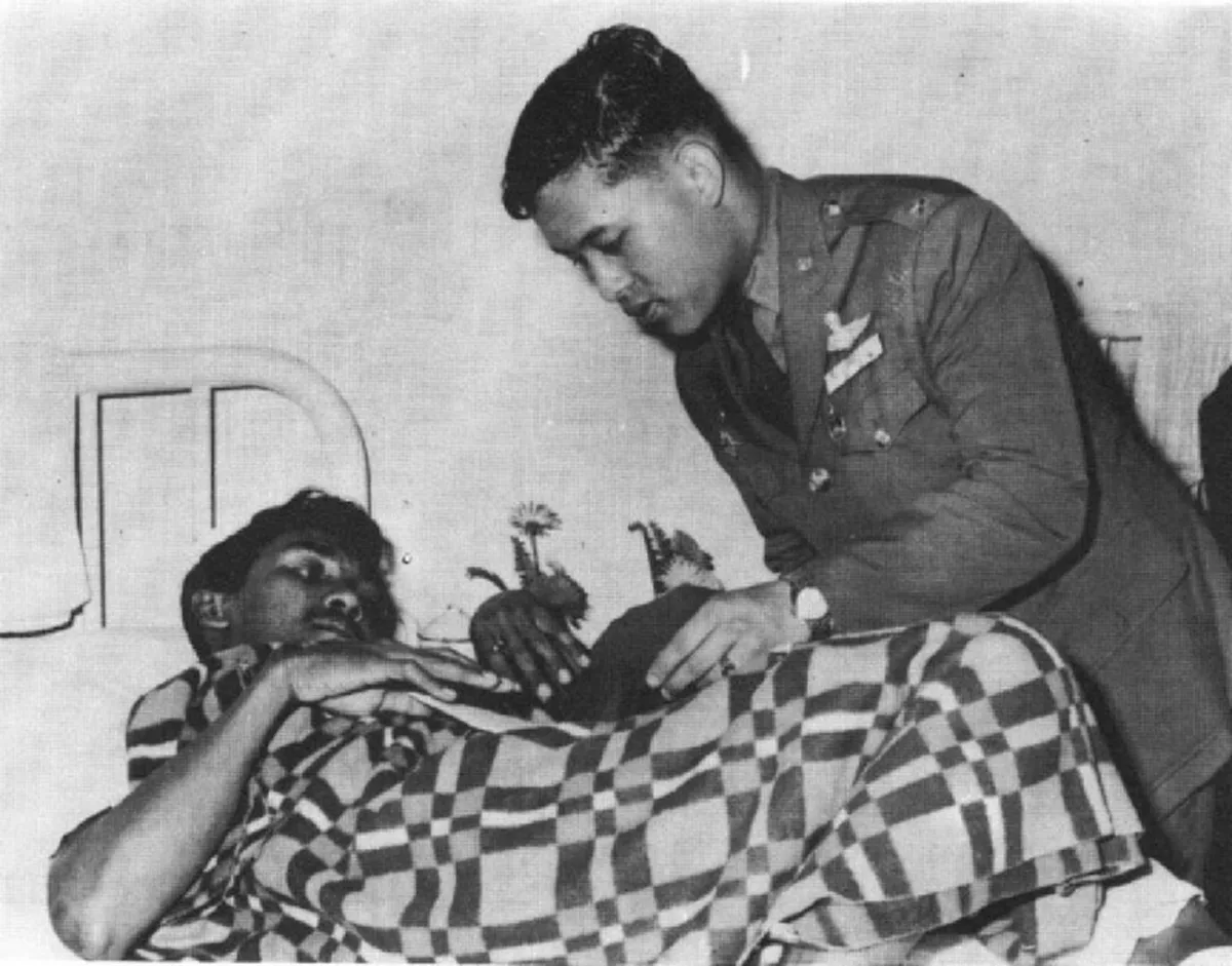  สมเด็จพระเจ้าลูกยาเธอ เจ้าฟ้าวชิราลงกรณ ทรงเยี่ยมทหาร