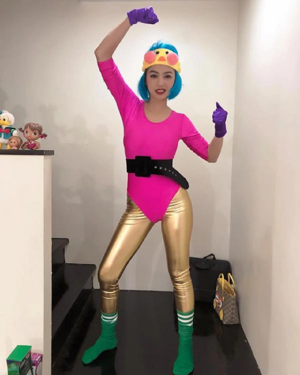 #ชีวิตจริงยิ่งกว่าละคร!! "นักร้องดัง" ผันตัวเป็น "แม่ค้า" ไลฟ์สดขายตุ๊กตา รายได้หลักหมื่นต่อวัน ไม่แคร์คนเม้าท์ นักร้องตกอับ (ชมคลิป)