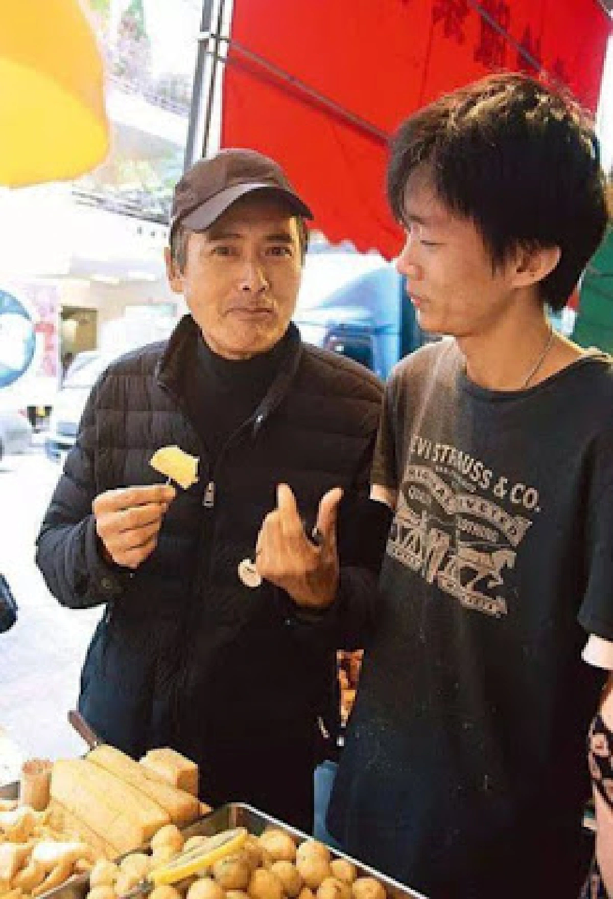 *ขยี้ตารัวๆ!!! แชร์สนั่นโซเซียล “พระเอกดังรุ่นใหญ่” รวยล้นฟ้าระดับพันล้าน แต่ใช้ชีวิตติดดินอย่างคนธรรมดาทั่วไป ทั้งๆที่เขาดังมาก!!! (ชมคลิป)