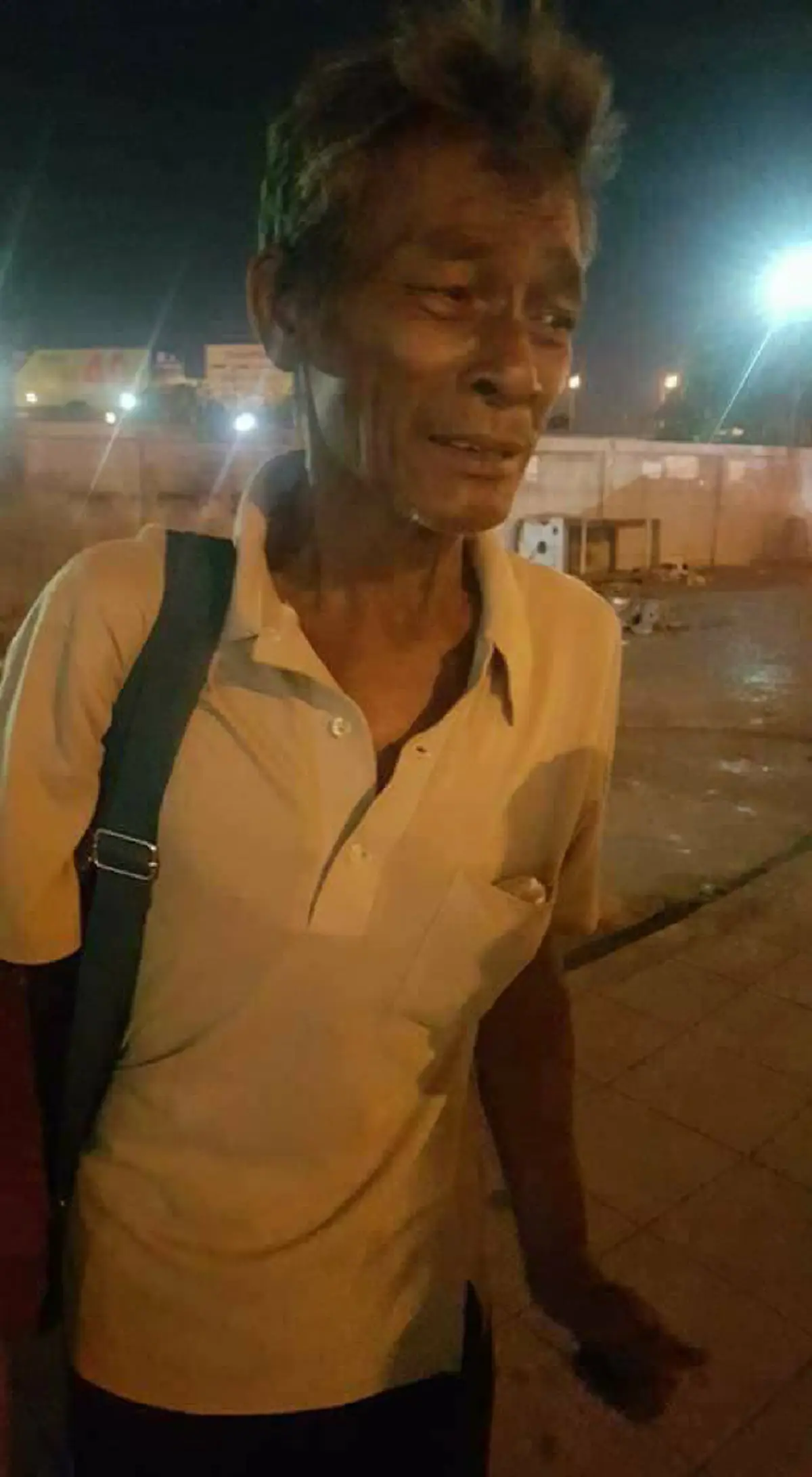 กราบหัวใจ!! "สาว" เจอ "ลุงแก่ๆ" ถามทางกลับบ้านแถมมีเงินแค่ 20 บาท ก่อนรู้เรื่องราวสุดสะเทือนใจ รีบช่วยเหลือทันที ชาวเน็ตแห่ชื่นชมเพียบ!!