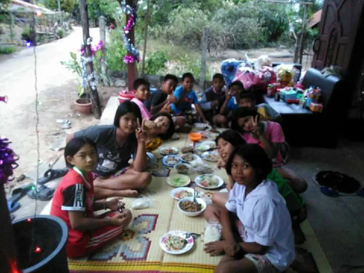 มีมั๊ย..รางวัลครูหัวใจทองคำ!!! โซเชียลเเชร์เรื่องราวครูเมืองอุบลฯ แบ่งเงินเดือนพัฒนาโรงเรียนนานเกือบ 4 ปีแล้ว ฟังเหตุผลแล้วต้องปรบมือรัวๆ??