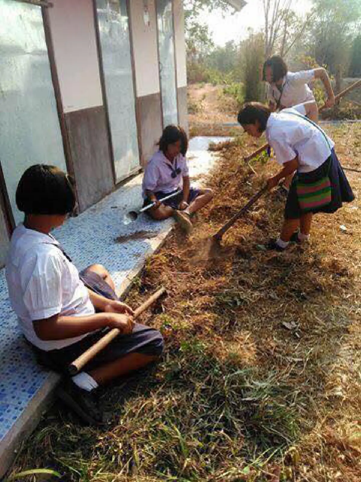 มีมั๊ย..รางวัลครูหัวใจทองคำ!!! โซเชียลเเชร์เรื่องราวครูเมืองอุบลฯ แบ่งเงินเดือนพัฒนาโรงเรียนนานเกือบ 4 ปีแล้ว ฟังเหตุผลแล้วต้องปรบมือรัวๆ??