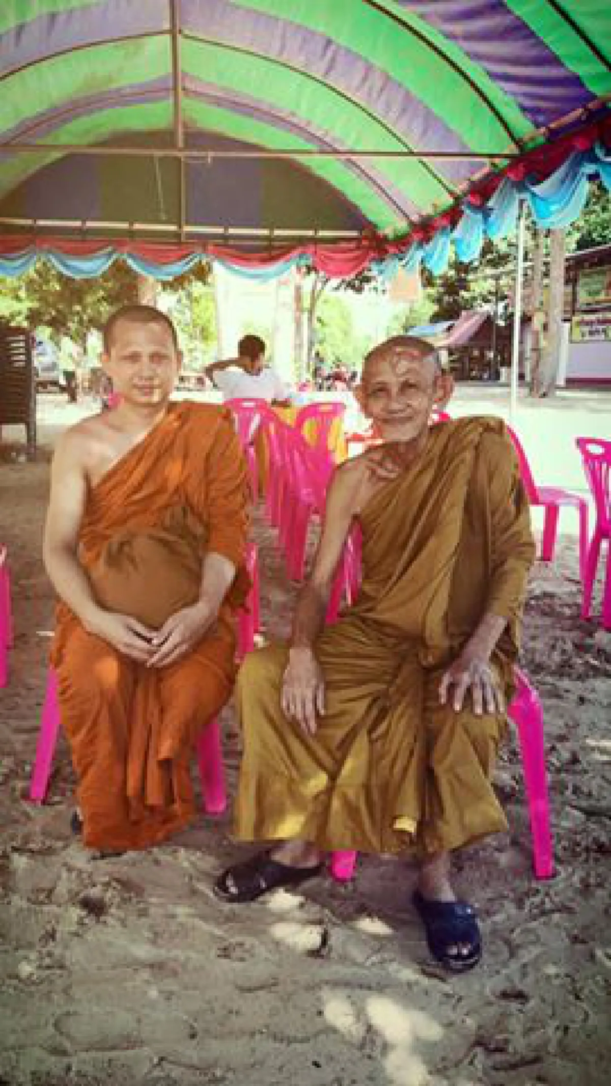 กราบสาธุ!! ปริศนาธรรมอันลึกซึ้งของ "หลวงปู่สรวง" สู่ "หลวงพ่อทองพูน อาริโย" พระเกจิอาจารย์ชื่อดังสายกรรมฐาน !!