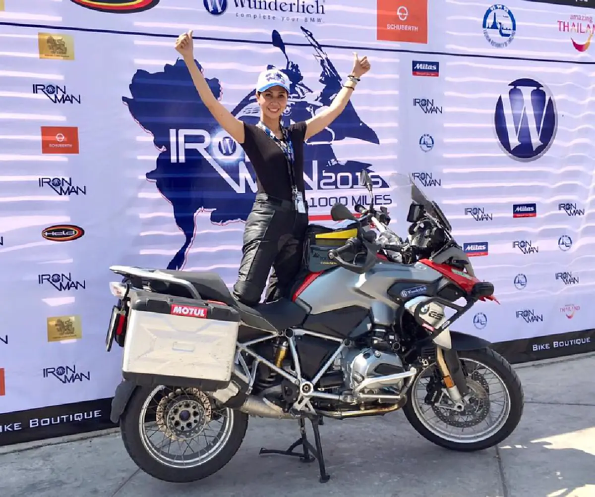 เปิดประวัติสุด Exclusive  “ผู้หมวดผึ้ง” ตำรวจนางฟ้า มากความสามารถ หญิงแกร่งในภารกิจทีมจักรยานยนต์เกียรติยศ (รายละเอียด)