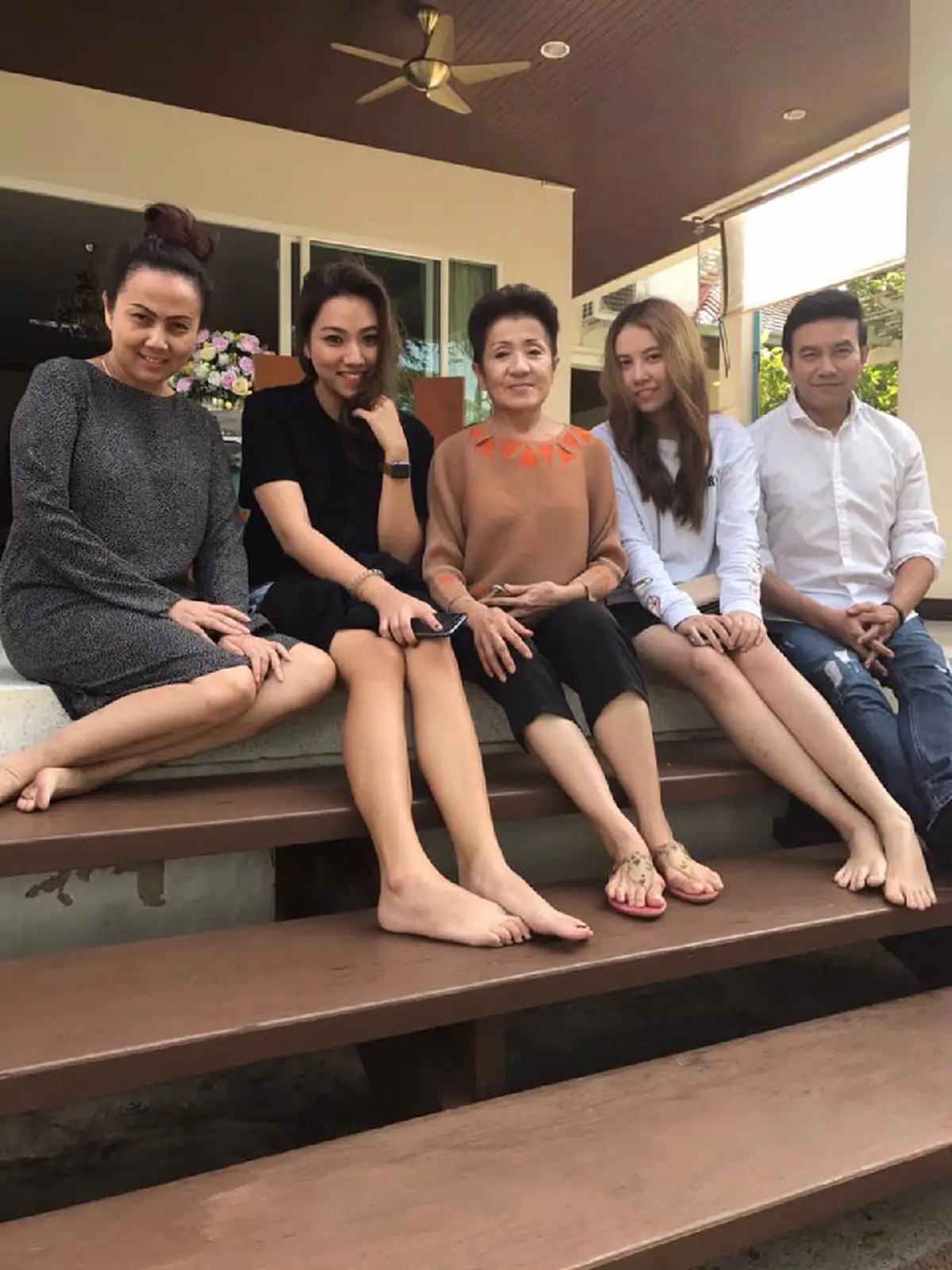 ไม่รู้สึกอะไร!!  "แม่มุกดา"  ไม่สน  "กุญแจซอล" โชว์ภาพครอบครัว !!  ลั่นประโยคซึ้งถึงลูกอีก 2 คน  ?