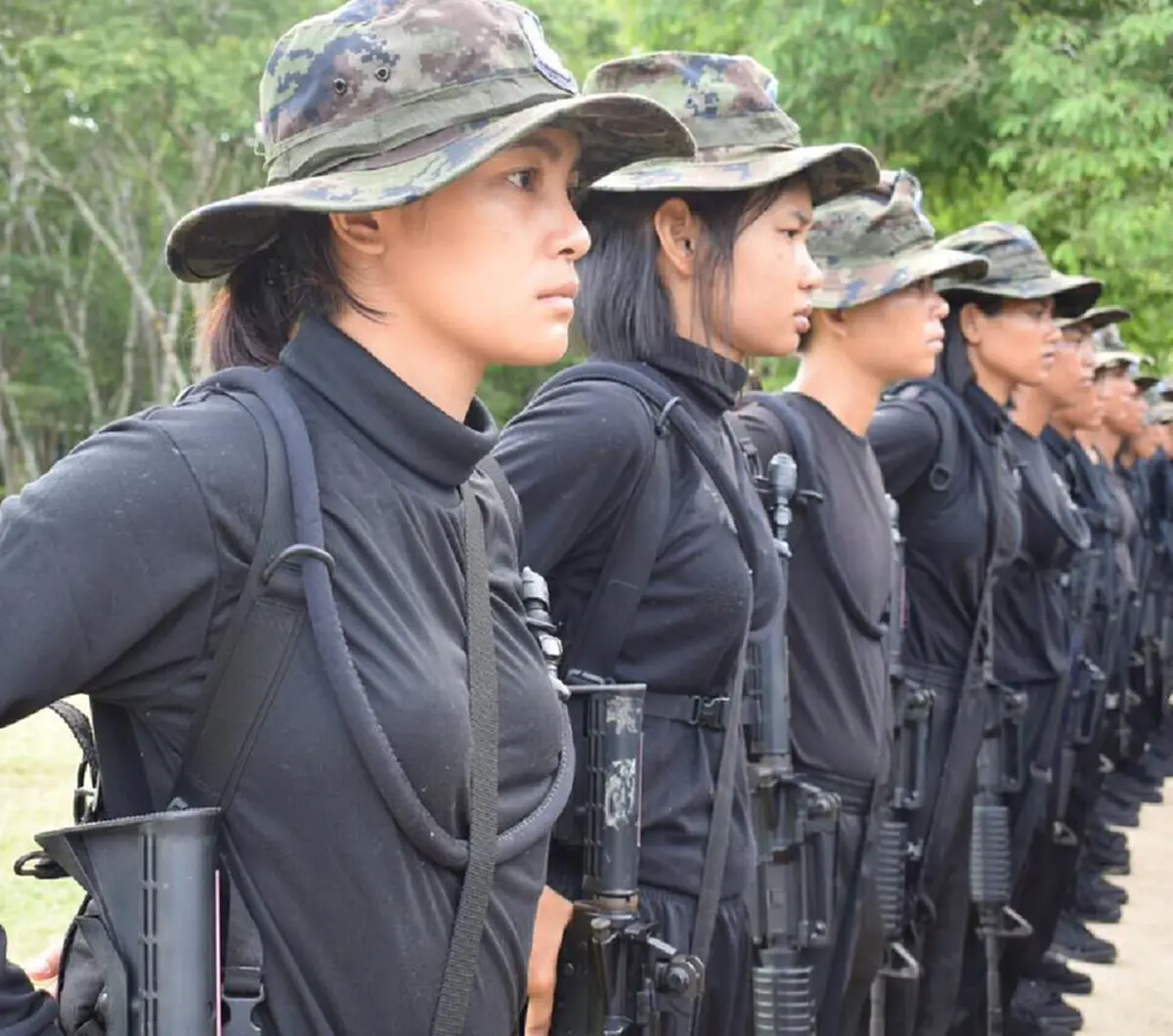 "ดอกประดู่เหล็ก หญิงแกร่งแห่งราชนาวีไทย" ...เผยโฉม เหล่าทหารหญิง ฝึกหนักกลางแดดกล้ากว่า 3 เดือน ก่อนลงชายแดนใต้