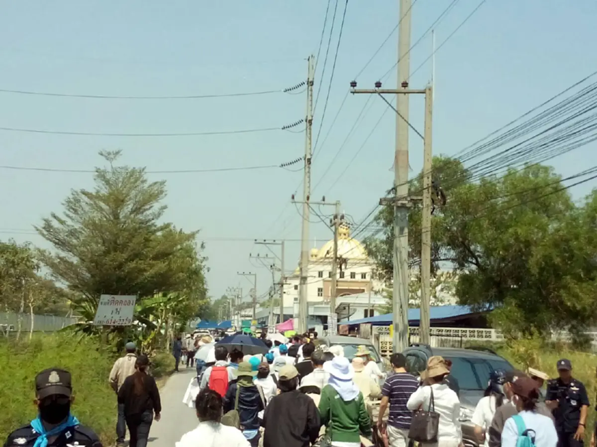 ด่วน !!! เพจเครือข่ายธรรมกายปลุกระดมพระทุกนิกาย-ชาวพุทธ กดดันเจ้าหน้าที่ใน 24 ชม. ประตู 5 มวลชนเริ่มเข้ามาเสริมแล้ว !!!