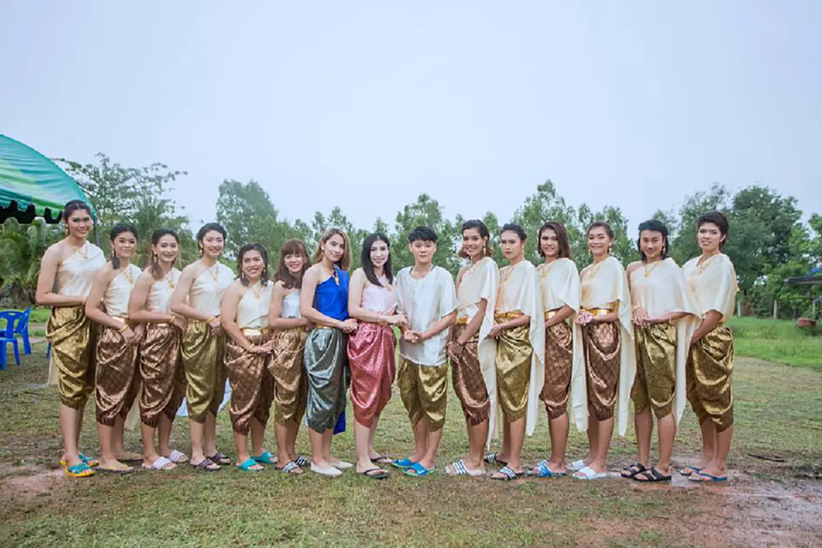 ลุคใหม่ ... งามอย่างไทย !! รวมภาพ"ลูกยางสาว" สลัดคราบนักกีฬา... เเปลงโฉมสวมชุดไทย  ร่วมพิธีวิวาห์ "กิ๊ฟ วิลาวัณย์"  (ภาพชุด)