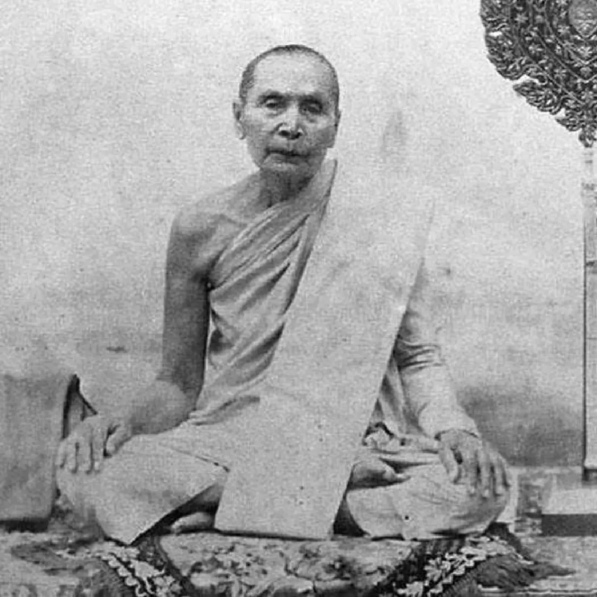 แม้เจอเรื่องร้ายก็ไม่หวั่นไหว!! เปิดประวัติ "หลวงปู่ดีเนาะ" ผู้มองโลกในแง่ดี แม้แต่โจรที่คิดจะปล้นฆ่าท่าน ยังคิดกลับใจ น่าศรัทธายิ่งนัก !!