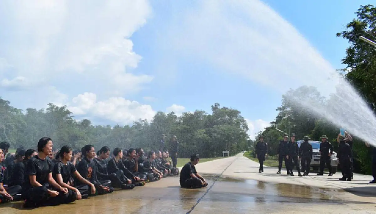 "ดอกประดู่เหล็ก หญิงแกร่งแห่งราชนาวีไทย" ...เผยโฉม เหล่าทหารหญิง ฝึกหนักกลางแดดกล้ากว่า 3 เดือน ก่อนลงชายแดนใต้