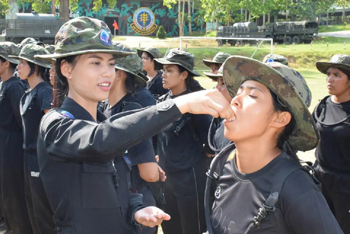 "ดอกประดู่เหล็ก หญิงแกร่งแห่งราชนาวีไทย" ...เผยโฉม เหล่าทหารหญิง ฝึกหนักกลางแดดกล้ากว่า 3 เดือน ก่อนลงชายแดนใต้