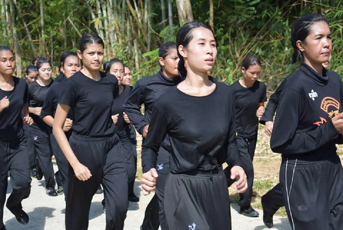 "ดอกประดู่เหล็ก หญิงแกร่งแห่งราชนาวีไทย" ...เผยโฉม เหล่าทหารหญิง ฝึกหนักกลางแดดกล้ากว่า 3 เดือน ก่อนลงชายแดนใต้