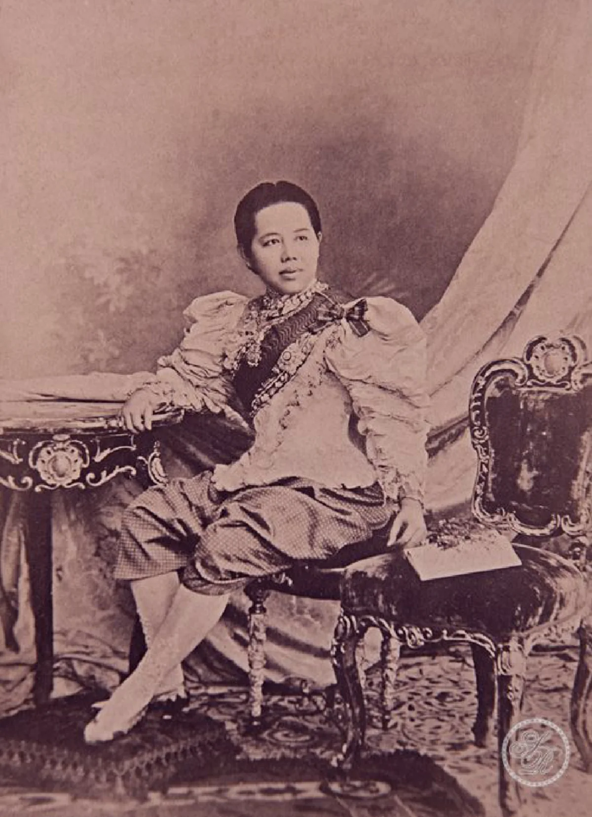 ต้นฉบับจริงที่หาชมยาก!! เปิดชม "นิทรรศการพิเศษ ๑๒๐ ปี โรเบิร์ต เลนซ์ และห้องภาพในสยาม" ร้านถ่ายรูปร้านแรกของสยามในสมัย ร.๕ เป็นบุญที่ได้เห็น