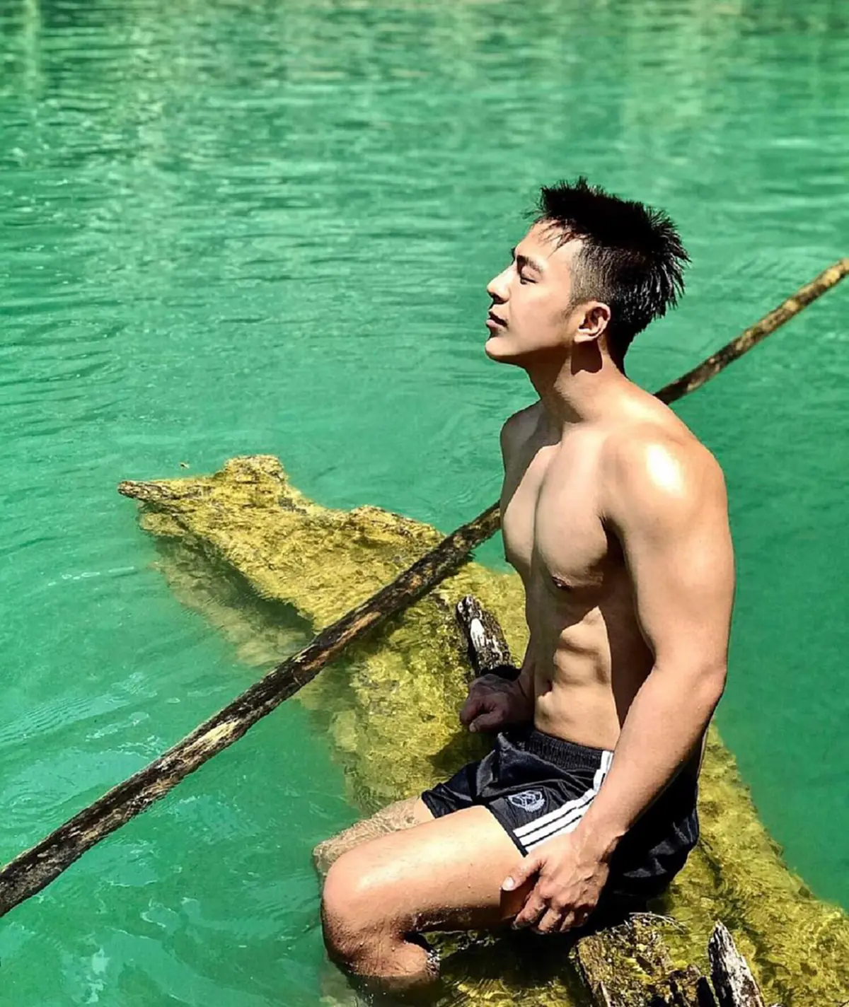 #ฮือฮาทั้งโซเชียล!! เปิดวาร์ป "คุณหมอสุดหล่อ" อวดหุ่นล่ำๆ น่ากินฟินสุดๆ งานดีเป๊ะเวอร์ ขยี้ตาแทบพัง !! (ชมภาพ)