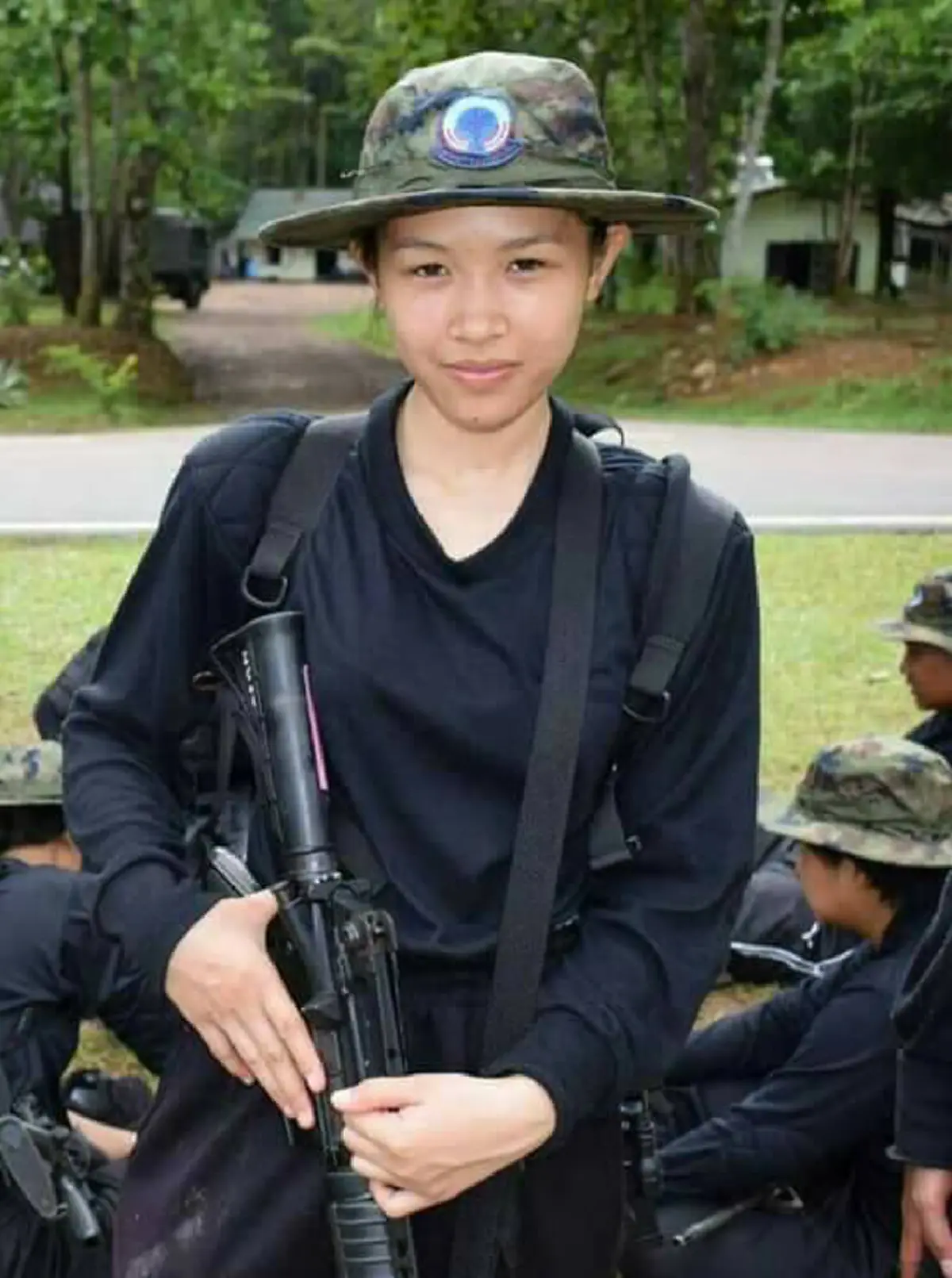 ชายอกไม่ถึง 3 ศอกหลบไป!! ชาวเพจแชร์รัวๆ "สาวไทย" สมัครใจคัดเลือกฝึกทหารพรานนาวิกฯ ถือปืน-สู้ลมแดดทำหน้าที่ป้องชายแดนใต้!?!