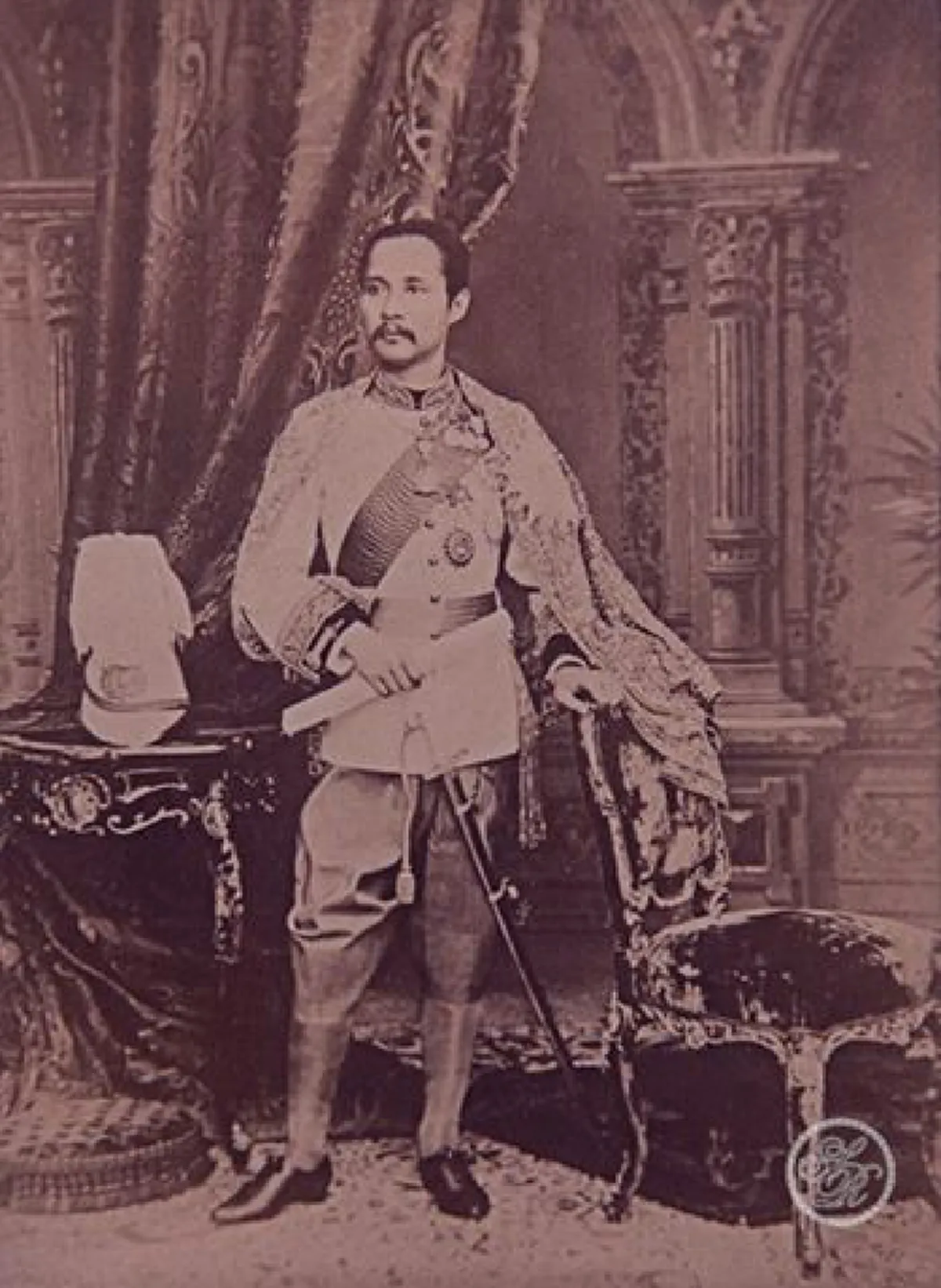 ต้นฉบับจริงที่หาชมยาก!! เปิดชม "นิทรรศการพิเศษ ๑๒๐ ปี โรเบิร์ต เลนซ์ และห้องภาพในสยาม" ร้านถ่ายรูปร้านแรกของสยามในสมัย ร.๕ เป็นบุญที่ได้เห็น