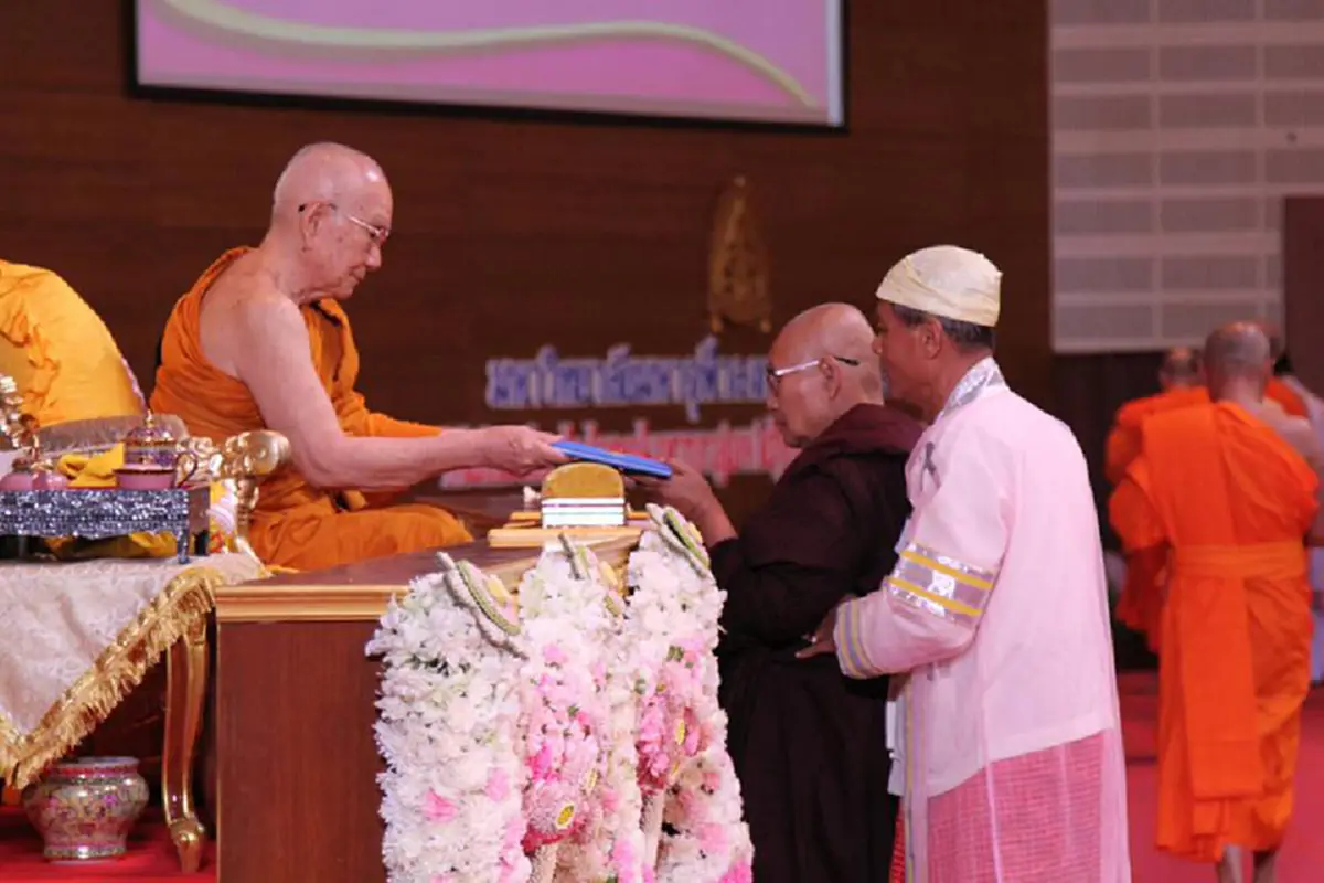 สมเด็จพระสังฆราช พระราชทานปริญญาบัตรแก่ผู้สำเร็จการศึกษา ม.จ.ร. พร้อมประทานพระโอวาท ศรัทธา วิริยะ สติ สมาธิ ปัญญา คือพลังในการพัฒนา