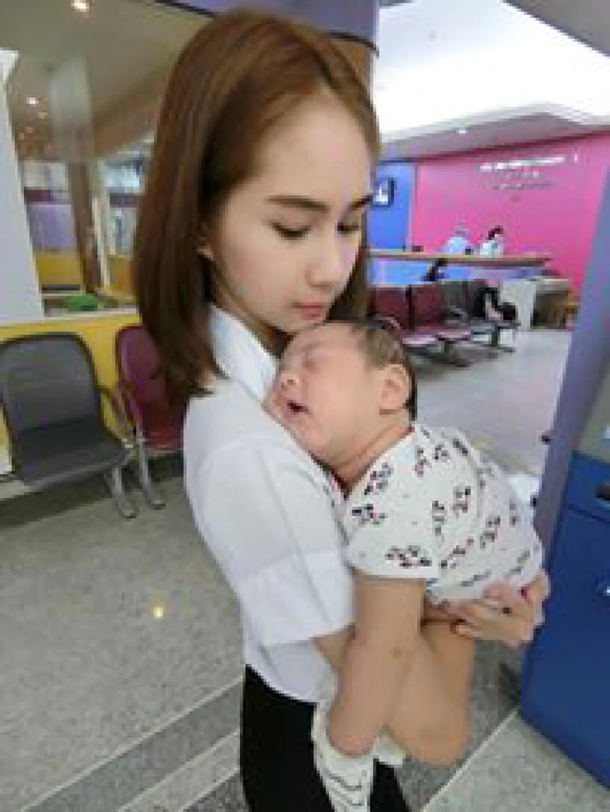 **จำได้หรือเปล่า ??? "น้องถุงแป้ง" คุณแม่วัยใสชั้นม.ปลาย ที่เคยโด่งดังเป็นพลุแตก ! ล่าสุดชีวิตเปลี่ยนไปมากหลังจากเข้าเรียนมหาวิทยาลัย ?(ภาพ)