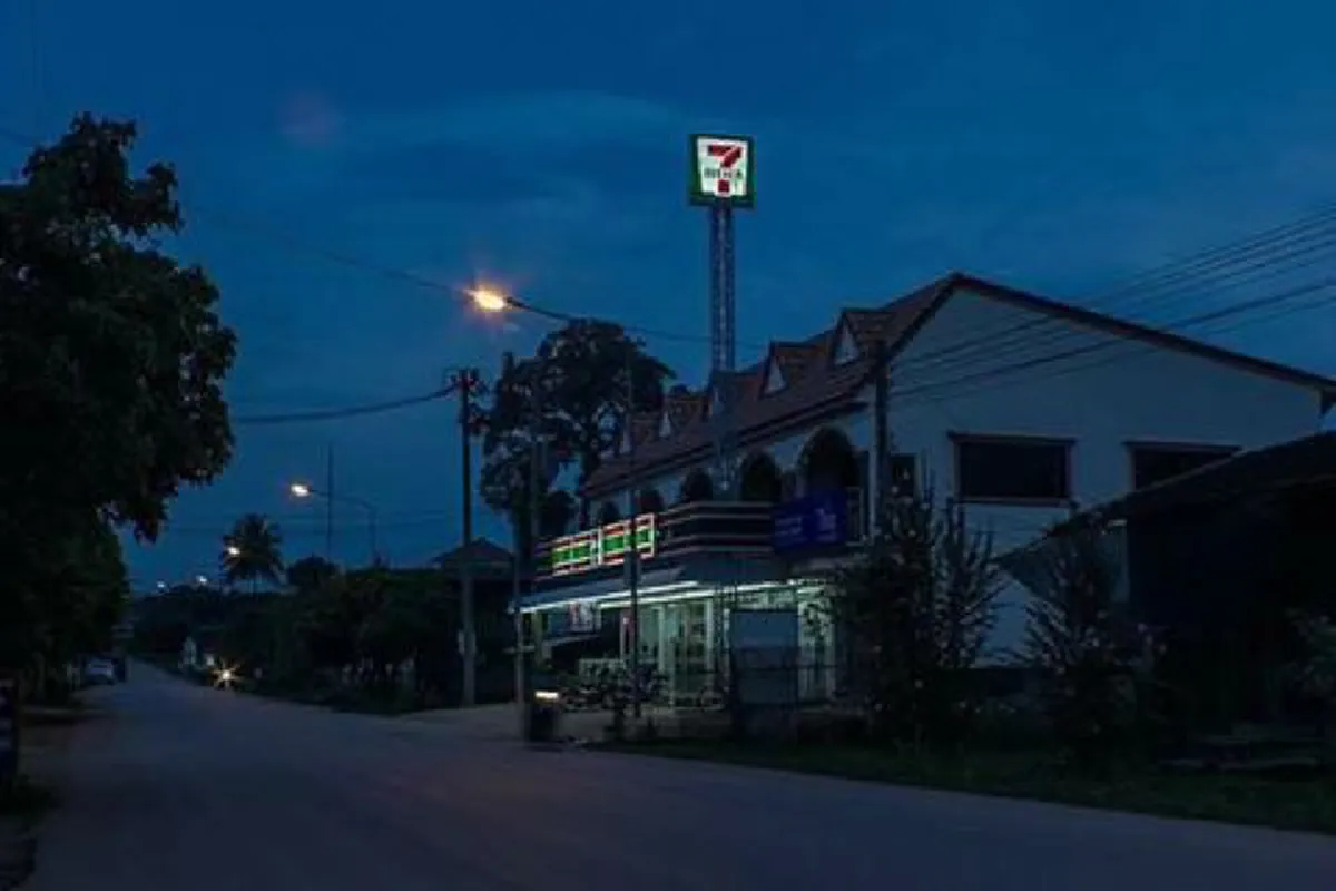 ถึงกับขยี้ตา..ใช่ว่าอำนาจทุนจะเหนือทุกสิ่ง!! เป็นไปได้ร้านสะดวกซื้อดัง7-11 ในชุมชนทุ่งหัวช้าง ยอมปิดตัวเองเพราะสู้กระแสวิถีศก.พอเพียงไม่ได้?