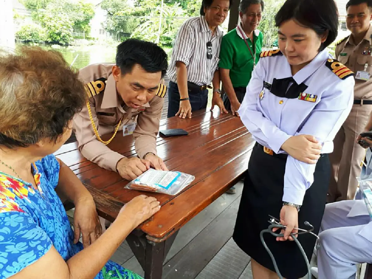 สืบสานพระราชกรณียกิจ!! กองทัพเรือร่วมกับรพ.ศิริราช จัดกิจกรรม "ออกหน่วยแพทย์ ตามรอยหมอพร” เพื่อน้อมรำลึกในพระมหากรุณาธิคุณ เสด็จในกรมฯ !!