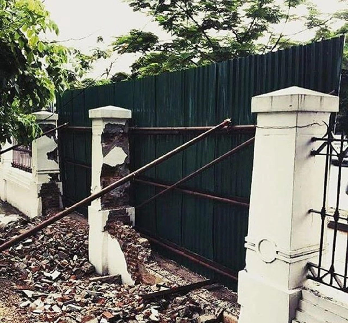 ปิดตายทางออกทันที!! ตามธรรมเนียมราชประเพณี "พระมหาพิชัยราชรถ" เมื่อใช้เสร็จต้องรื้อถนน ก่อกำแพงกั้น เพื่อไม่ให้อยู่ในสภาพพร้อมใช้งาน !!