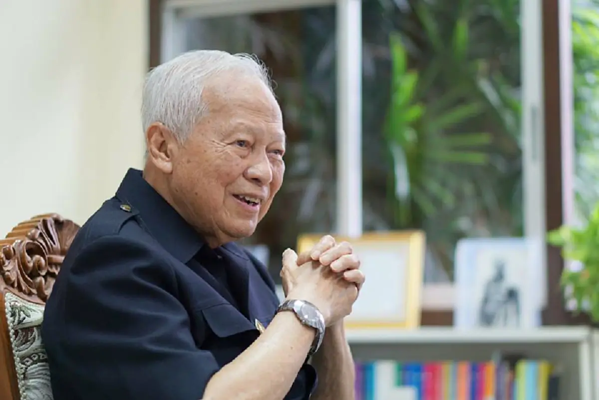 \"ป๋าเปรม\" ฟิตปั๋ง!  เตรียมเข้าประชุมองคมนตรีพร้อมใช้สิทธิ์เลือกตั้งล่วงหน้า สยบข่าวลือป่วยหนัก!