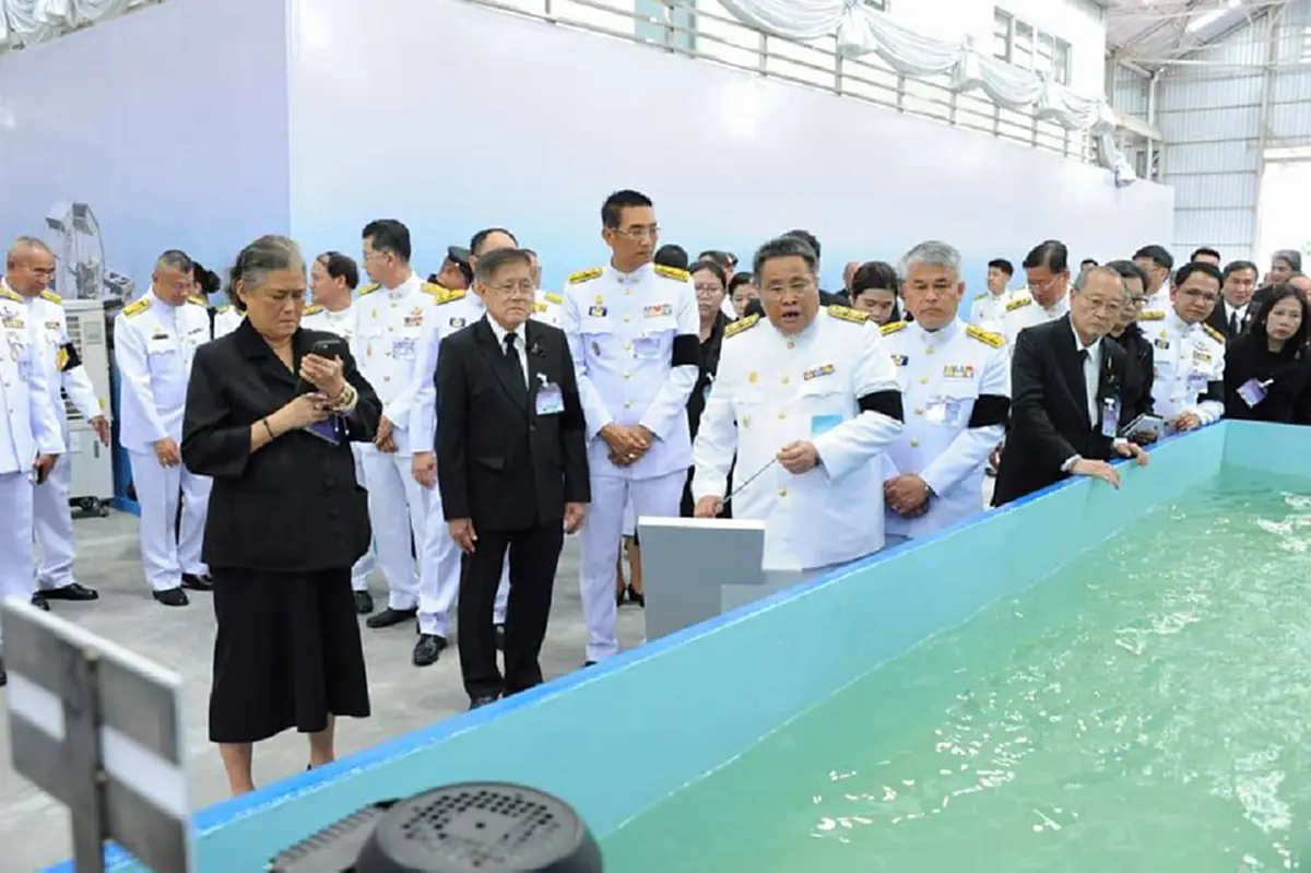 เป็นพระมหากรุณาธิคุณ!!  สมเด็จพระเทพรัตนราชสุดาฯ สยามบรมราชกุมารี เสด็จทรงเปิดอาคารซ่อมบำรุงเครื่องกลเติมอากาศของมูลนิธิชัยพัฒนา (ชมคลิป) !!