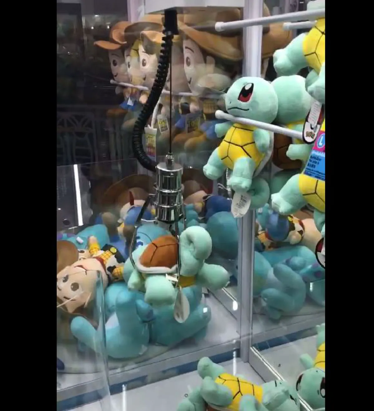 เคาะ รอ คีบ!! หนุ่มเผยเทคนิคชั้นเซียนคีบตุ๊กตาอย่างไรให้ได้กลับบ้าน หยอดเงินไม่เสียใจ โอ้แม่เจ้ามันง่ายมาก โง่มาตั้งนาน (คลิป)