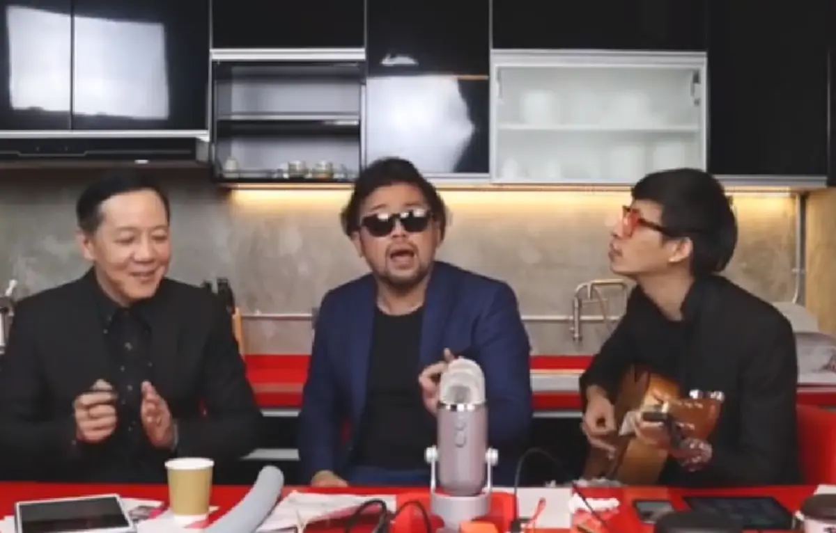 สะดุ้งกันทั้งแถบ!!! "น้าเน็ก" แต่งเพลง "โดนขวานจามครั้งแรก" ทุกประโยคได้ใจคนทั้งประเทศไปเต็มๆ ป้าขวานซิ่งทำสะเทือนทั้งกรุง!?
