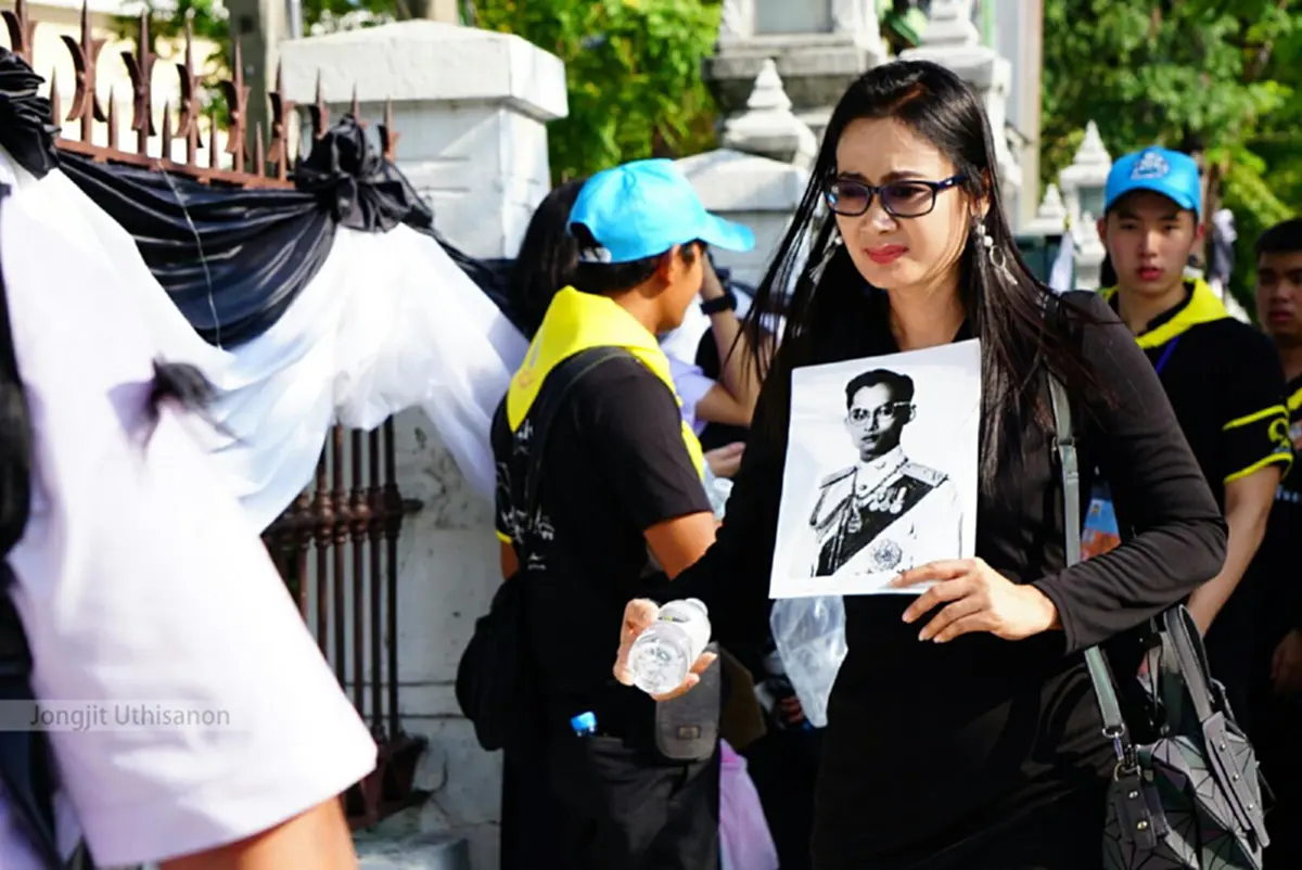 ธ สถิตในดวงใจตราบนิจนิรันดร์  ภาพแห่งความทรงจำของคนไทยทุกคน (คลิปและภาพชุด)