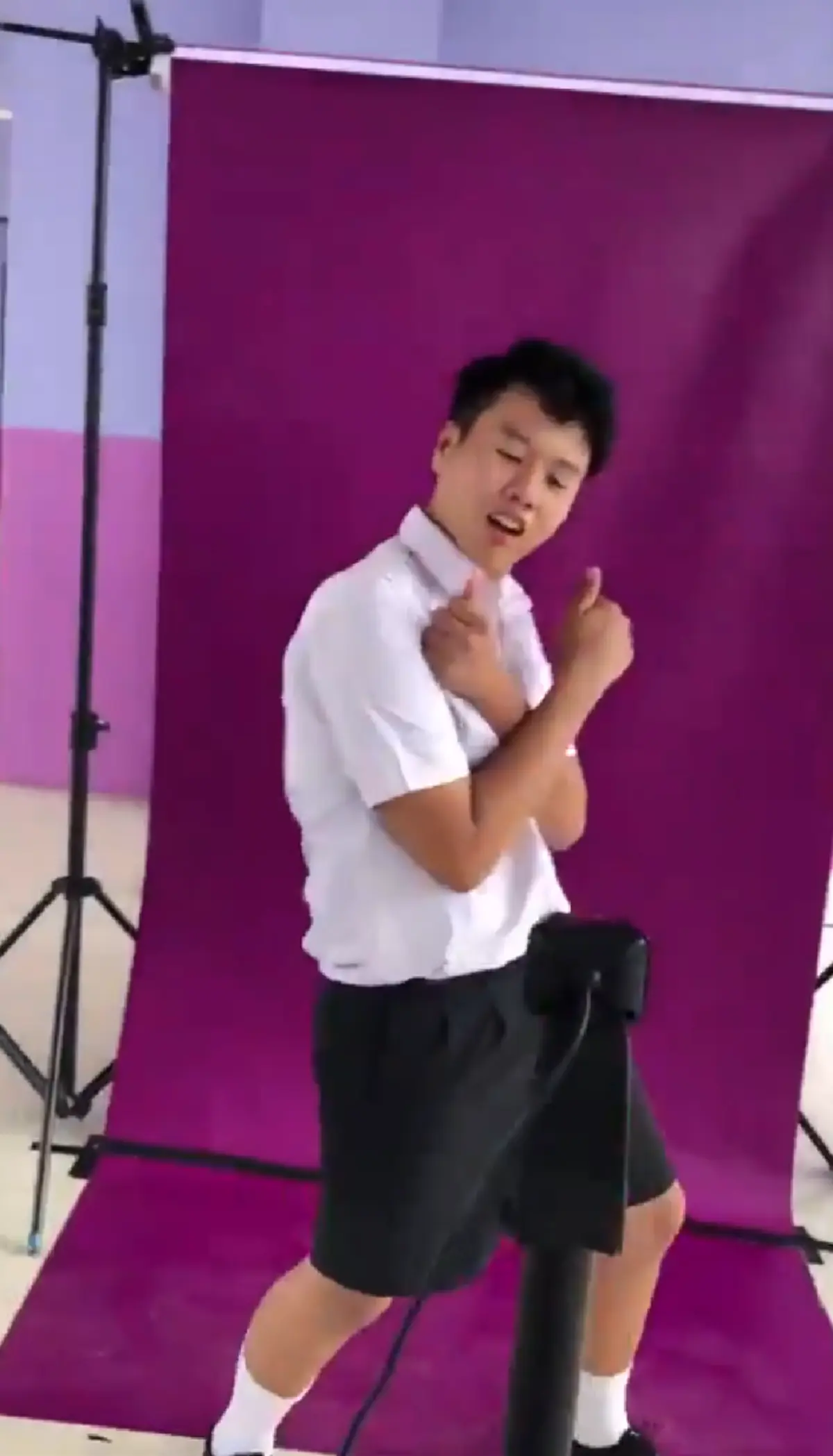 ไอเดียอย่างเริ่ด ส่องวิธีถ่ายรูปติดบัตรนร.ยุค2018 ไม่ต้องทำหน้านิ่งอีกต่อไป แต่ละภาพฮาสุด