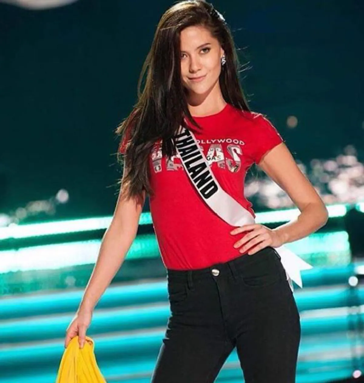 เขาเป็นใครนะคะ!? "แคท" โพสต์ภาพร่วม "มารีญา" ตอนเด็ก! แต่ชาวเน็ตหลุดโฟกัส!? จ้องหนุ่มหล่อที่อยู่ข้างๆ หล่อบาดใจพระเอกยังอาย!! (ภาพ)