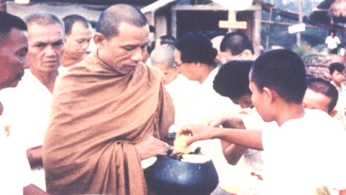 หากอยากพบความสงบในสมาธิ!!!  หลวงพ่อลี แนะเคล็ดลับ การทำสมาธิให้ “จิต” ถึงจุด “วิหารธรรม” หรือที่กล่าวกันว่า “หลับอย่างลืมตา”
