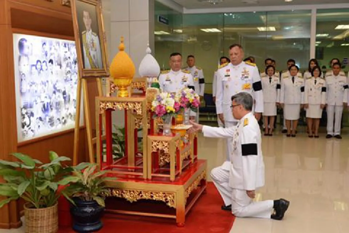 ทรงบำเพ็ญพระราชกุศลแก่พระปิตุลาและพระบิดา ...สมเด็จพระเจ้าอยู่หัว พระราชทาน "บทเจริญพระพุทธมนต์"  พิธีมหามงคลบำเพ็ญพระราชกุศลถวายร.๘-๙