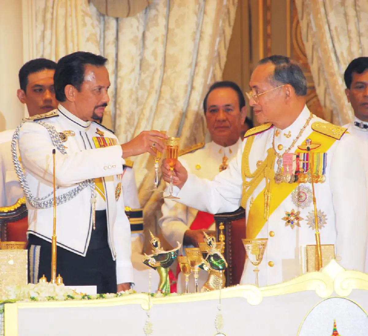 พระเกียรติคุณประจักษ์ต่อสายตาชาวโลก!! “ฝ่าพระบาททรงเป็นพลังบันดาลใจของเหล่าประมุข” พระราชดำรัสจากพระทัย "พระราชาธิบดีบรูไน" ต่อในหลวงร.๙
