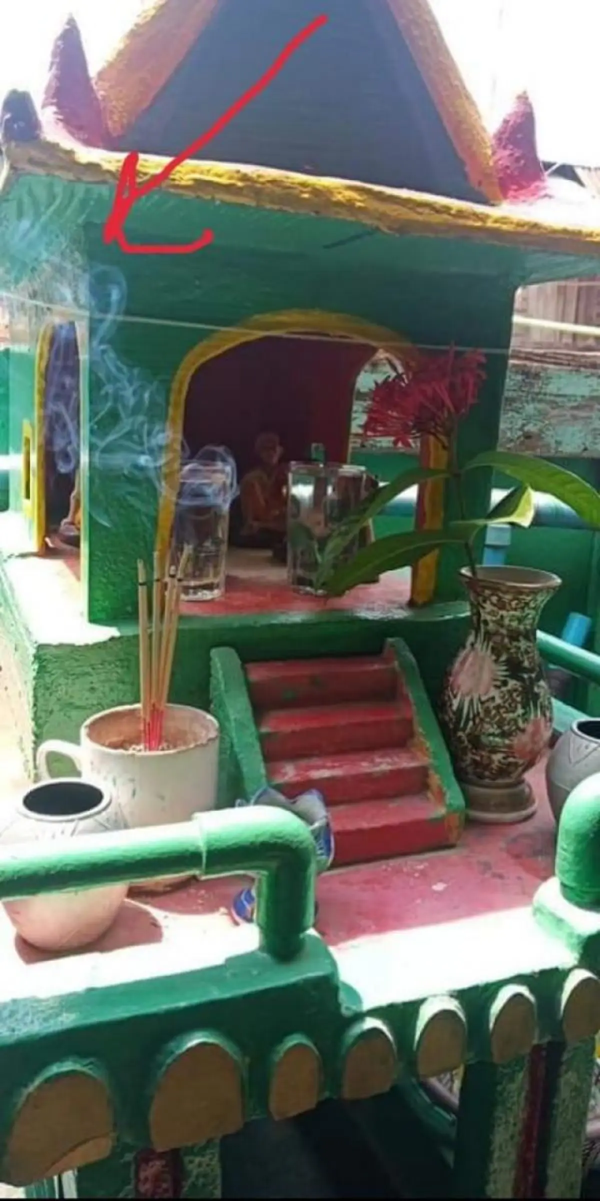 สาวโพสต์แบ่งโชค หลังจุดธูปไหว้ศาล ตากับยาย เลขโผล่ 2 ตัวเน้นๆ