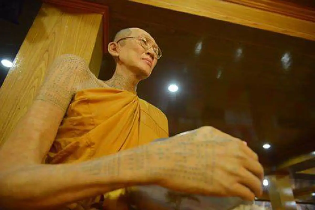 สาธุรัวๆ!! เปิดตำนาน.."พระครูวรเวทวิศิษฏ์ (หลวงพ่อสูง)" วัดหนองผักชี ด้วยบารมีหลวงพ่อ มรณภาพมาเกือบ ๑๐๐ วัน สังขารไม่เน่าเปื่อย !!