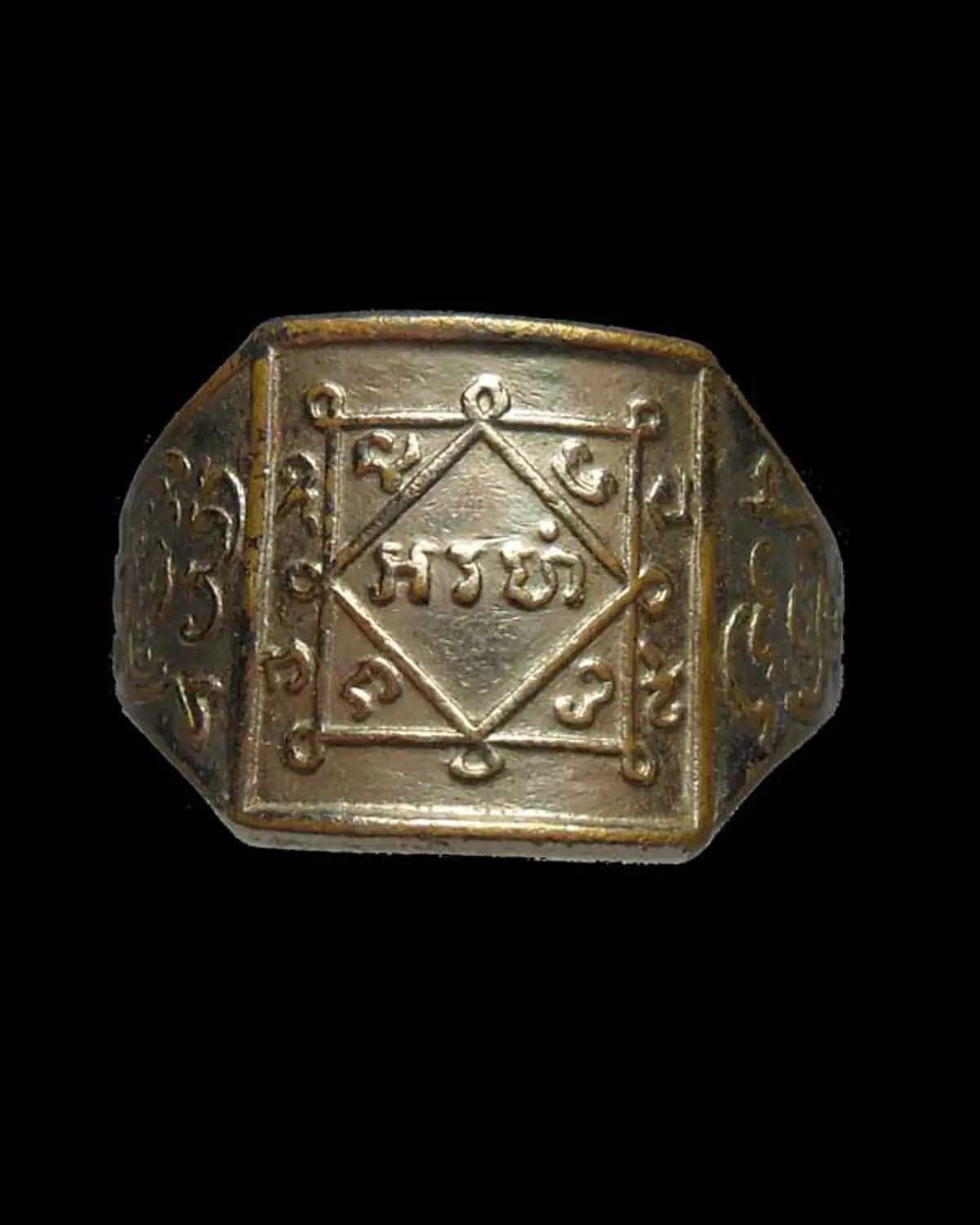 กันงูได้ชะงัดนัก!! เปิดตำนาน "แหวนพรหม ๔ หน้า หลวงพ่อมี" เมื่อมีคนใส่แหวนไปจับ "งูเห่าเผือก" ในอุโบสถวัดมารวิชัย สุดท้ายเวรกรรมตามทัน !!