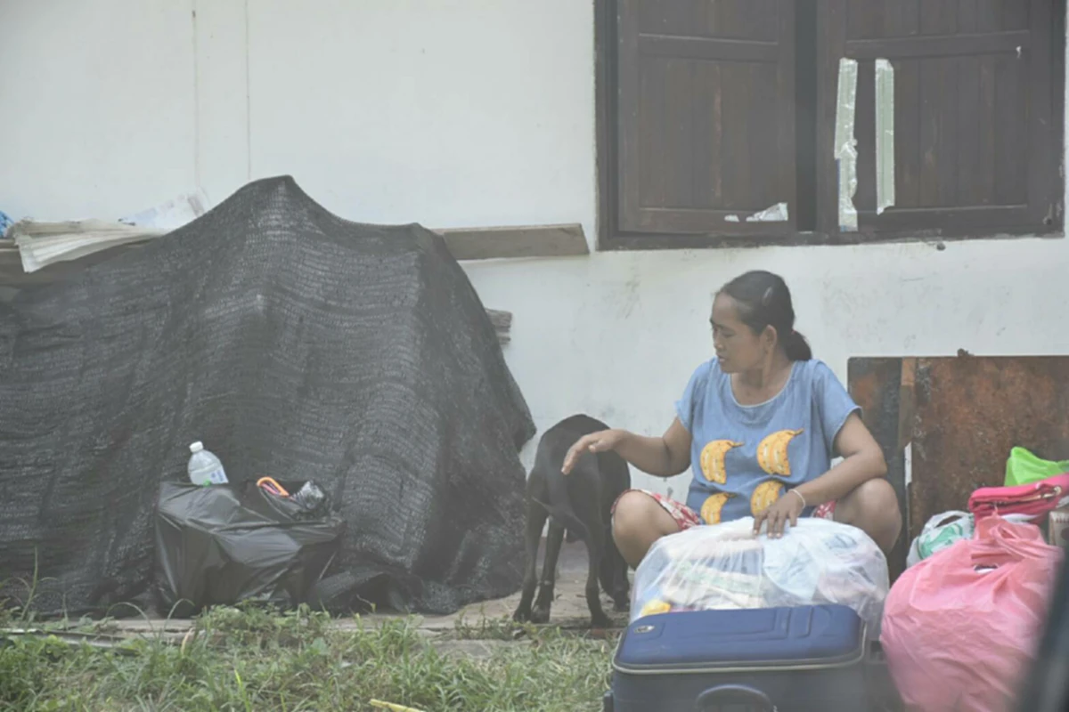 น้ำใจคนไทยไม่ทิ้งกัน!! 2สามีภรรยาขายลูกชิ้น บ้านเช่าไฟไหม้วอด เหลือเเค่เสื้อผ้าติดตัว"ภรรยา"ก็ป่วยเข้า-ออก รพ.เป็นประจำ ต้องการความช่วยเหลือ