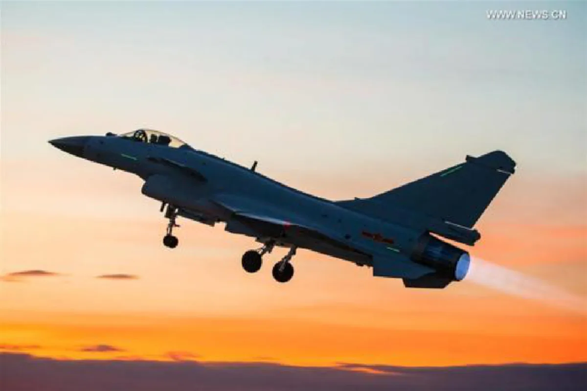 ไม่น้อยหน้าใคร!! กองทัพอากาศจีน ส่ง เครื่องบินรบ J-10B โชว์แสนยานุภาพ (คลิป)