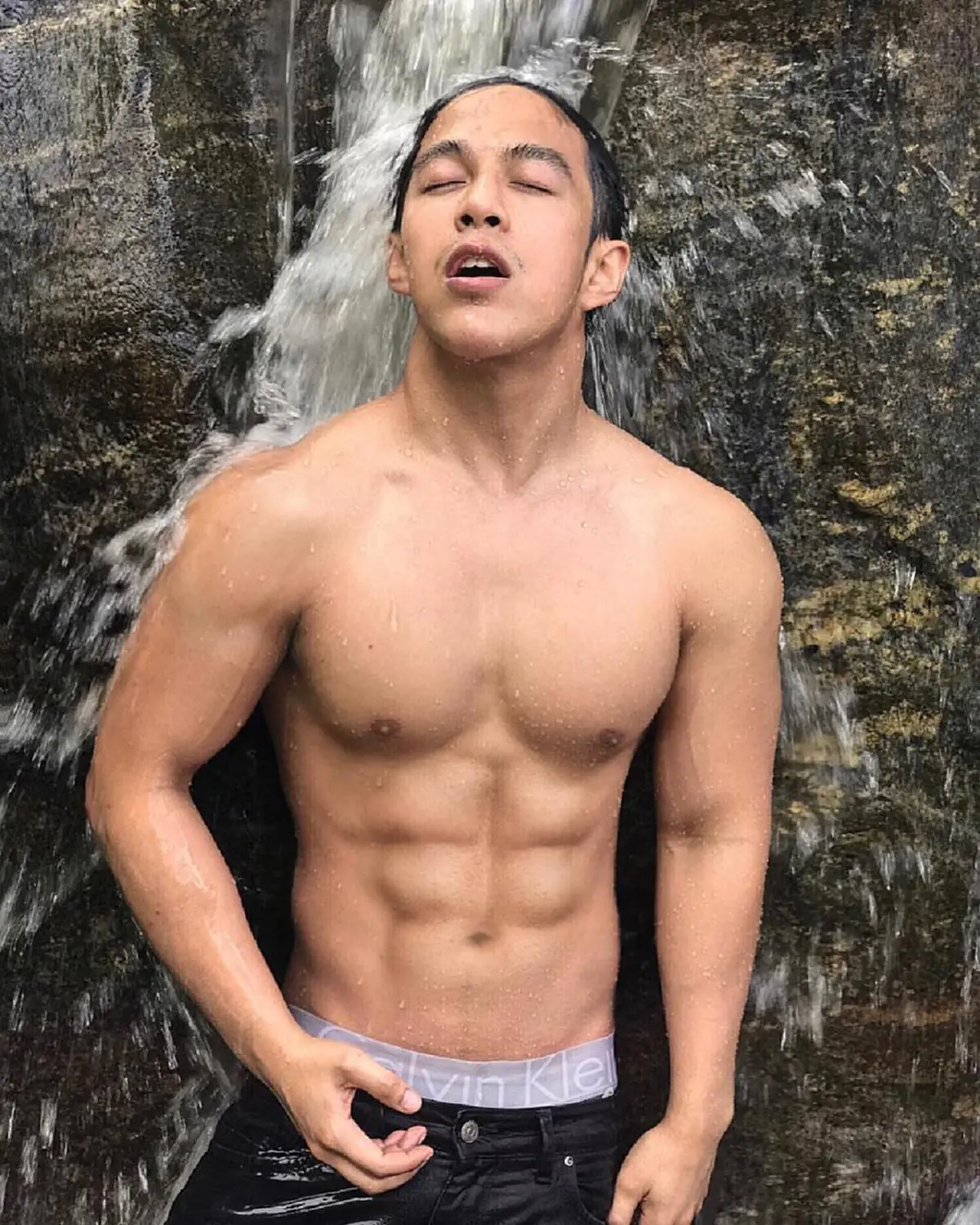 #ฮือฮาทั้งโซเชียล!! เปิดวาร์ป "คุณหมอสุดหล่อ" อวดหุ่นล่ำๆ น่ากินฟินสุดๆ งานดีเป๊ะเวอร์ ขยี้ตาแทบพัง !! (ชมภาพ)