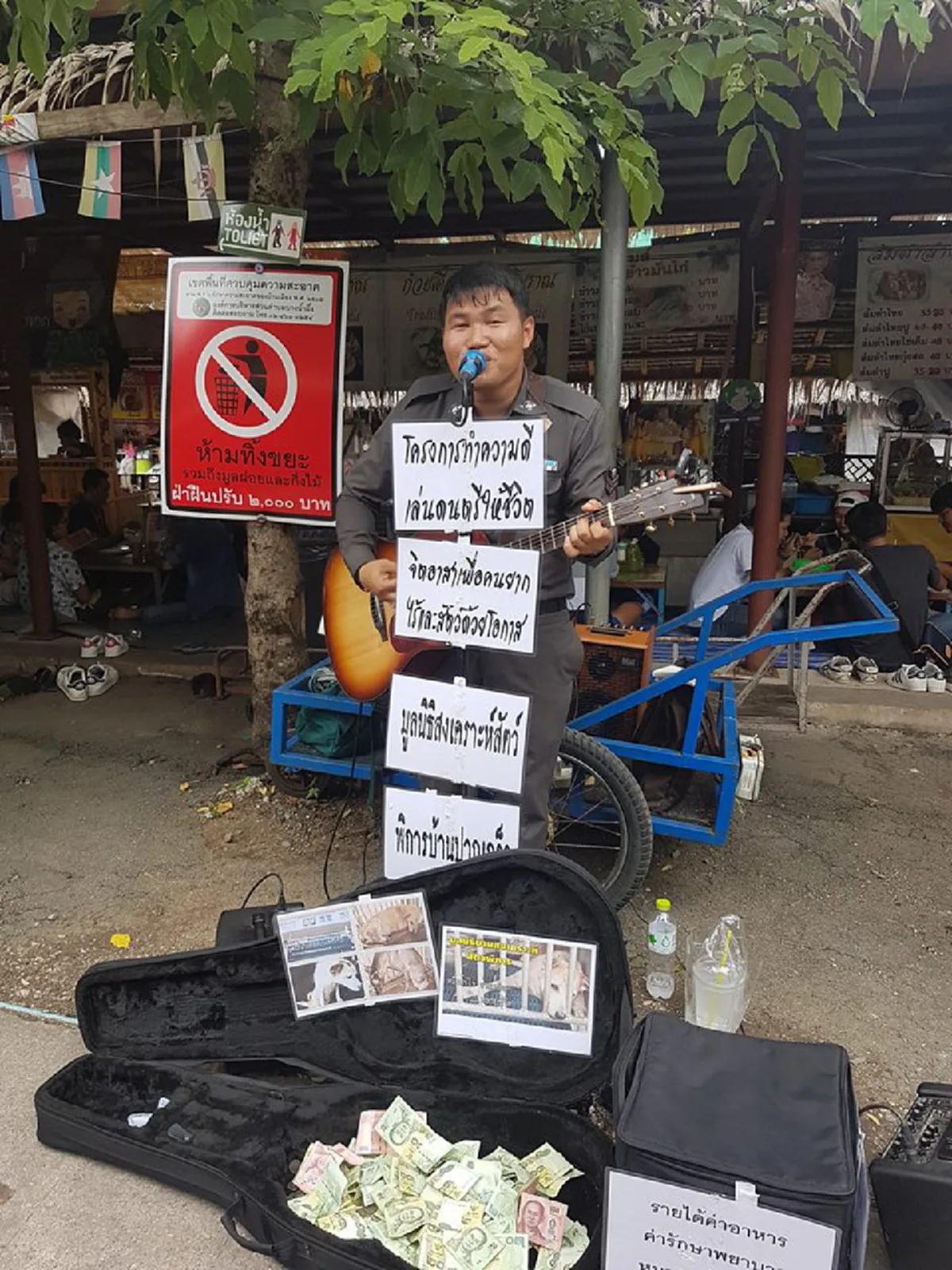 ช่วยกันแชร์ให้โลกรู้!! ตำรวจไทยน้ำใจงาม ใช้เวลาว่างหารายได้ช่วยเหลือหมา แมว เห็นแล้วต้องชื่นชม (มีคลิป)