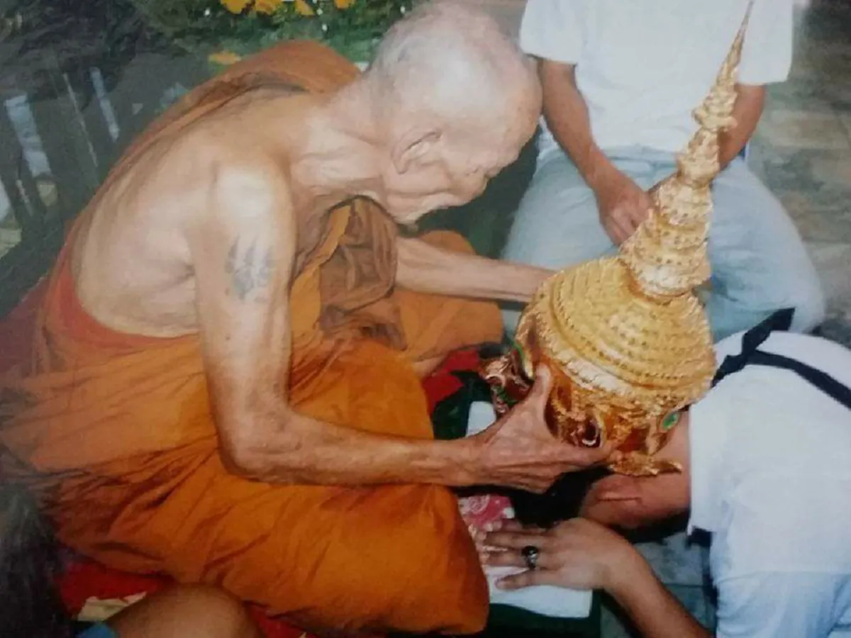 ๑๐๐ ปี ชาตกาล!! "หลวงปู่กาหลง เขี้ยวแก้ว" เปิดตำนาน "วิชาพระลักษมณ์หน้าทอง" เสน่ห์เมตตามหานิยม ที่ได้รับถ่ายทอดโดยตรงจากครูโขนละครสมัย ร.๖!!