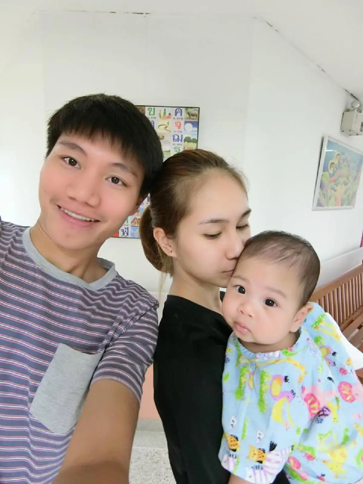 **จำได้หรือเปล่า ??? "น้องถุงแป้ง" คุณแม่วัยใสชั้นม.ปลาย ที่เคยโด่งดังเป็นพลุแตก ! ล่าสุดชีวิตเปลี่ยนไปมากหลังจากเข้าเรียนมหาวิทยาลัย ?(ภาพ)