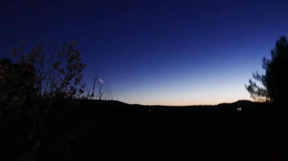 สุดตื่นตา !!! "นุ่น วรนุช" ถ่ายติด UFO ขณะไปทำงานที่ประเทศฝรั่งเศส !!! ซูมกันชัดๆ ถึงกับขนลุกกันเลยทีเดียว !!!