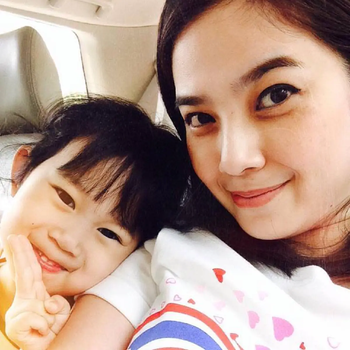 ไม่เชื่อ ก็ต้องเชื่อ !! เผยภาพล่าสุด อดีตนางเอกดัง " อั้ม  ฐนิชา " กับลุกคุณแม่ลูกหนึ่งในปัจจุบัน เปลี่ยนไปขนาดไหนต้องดู !!?